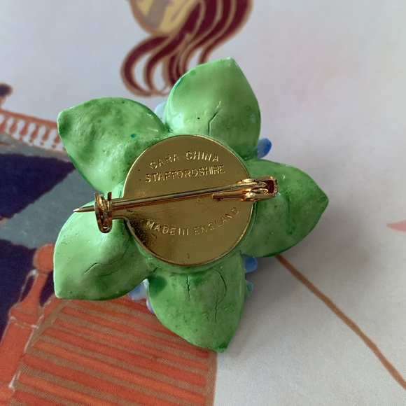 Cara China Hand-Painted Vintage Forget Me Not Brooch Staffordshire England - Picture 6 of 8